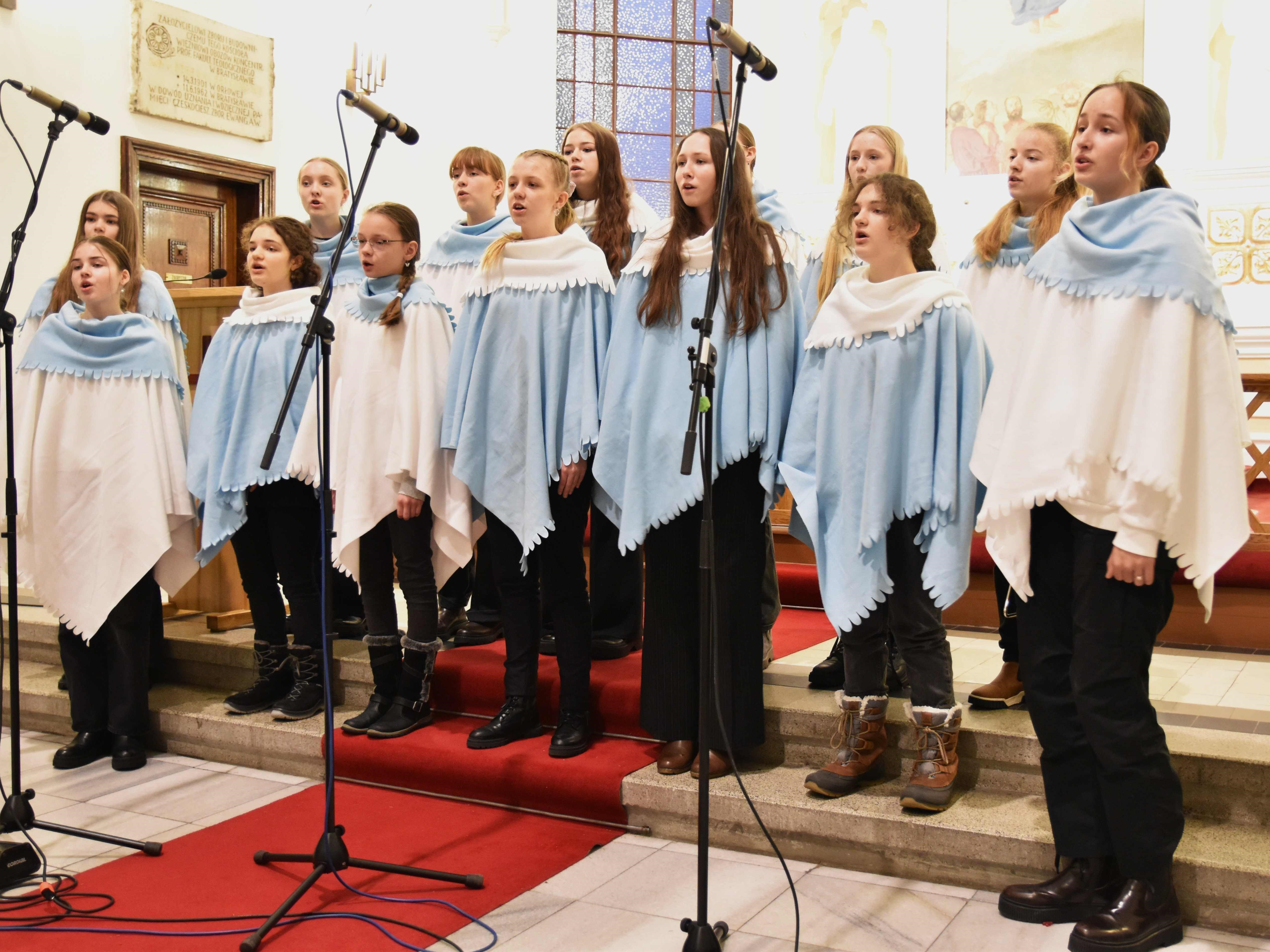 CHÓRZYSTKI Z ANIELSKIMI GŁOSAMI